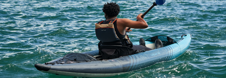Aquaglide progetta e produce una gamma premium di kayak gonfiabili, SUPS e anche componenti per Aqua Park. Aquaglide progetta e produce una gamma premium di kayak gonfiabili, SUPS e anche componenti per Aqua Park.