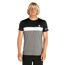 T-Shirt Uv Underline Per Pannello Manica Corta Rip Curl - Nero / Grigio T-Shirt Uv Underline Per Pannello Manica Corta Rip Curl - Nero / Grigio